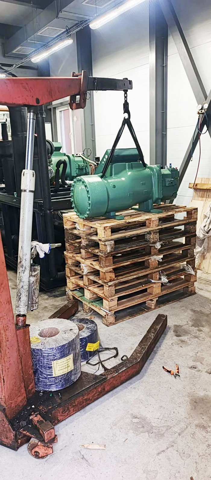 Замена винтового компрессора Bitzer на камере шоковой заморозки