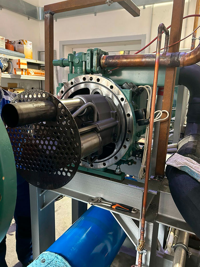Ремонт чиллера: замена компрессора Bitzer Ремонт чиллера: замена компрессора Bitzer
